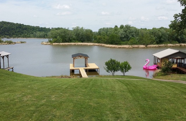 Magnifique maison au bord de la rivière avec quai privé