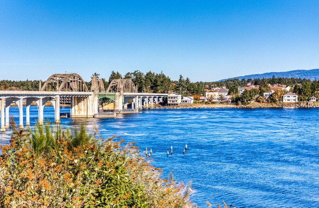 Superbe location au bord de la rivière avec d'excellentes vues et grande terrasse privée!