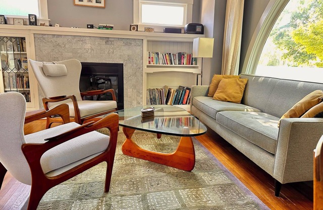 Gorgeous Rockridge Bungalow close to BART and great shops