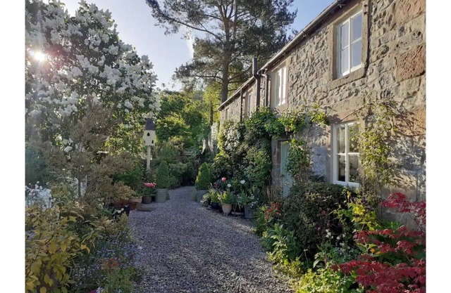 Gorgeous romantic cottage retreat, gardens & views