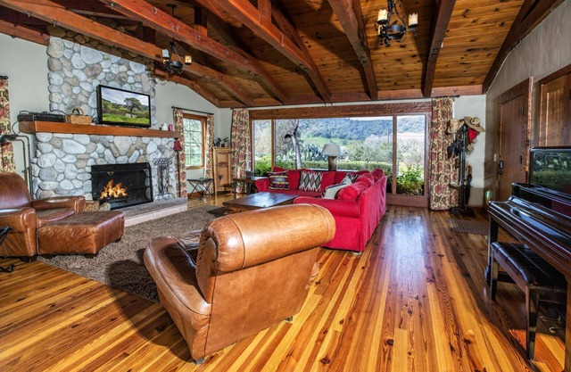 Superbe Ranch House sur 1 000 acres de ranch - 3 reines, 10 lits jumeaux / superposés