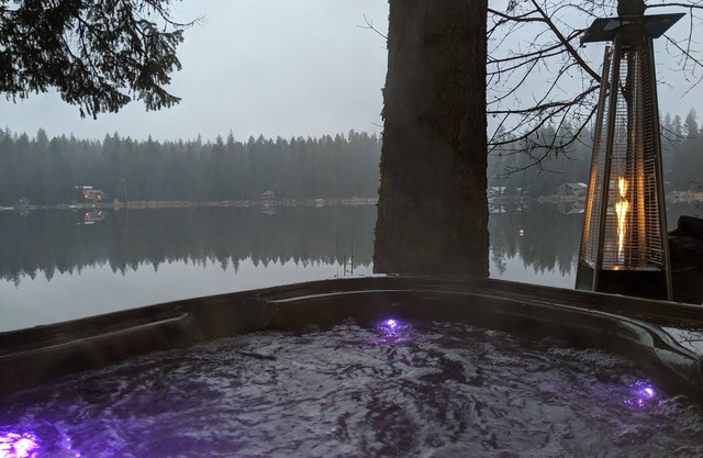 Magnifique villa au lac Sacheen avec vue panoramique sur le lac dès le pont!