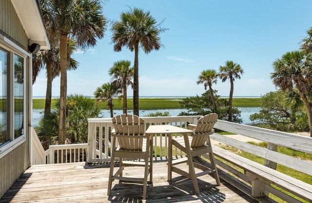 Magnifique île isolée W / Creeks & Ocean Views w / DOCK! Animaux domestiques / Wi-Fi gratuit