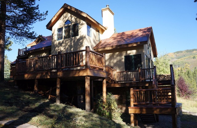 Vues incroyables,! Lac privé, bain à remous, cabine séparée, cadre magnifique!
