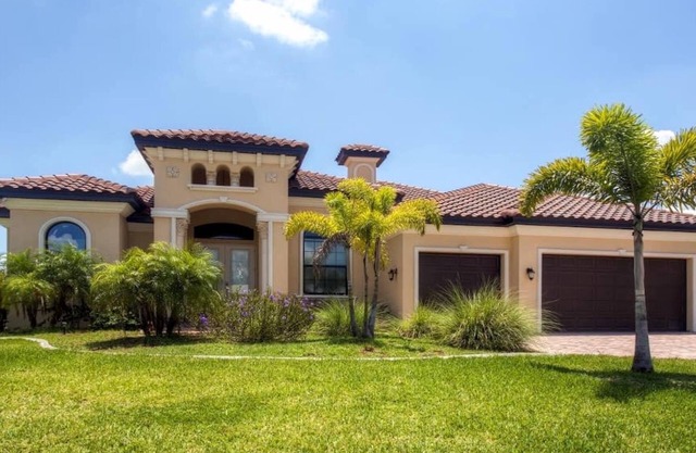 Spacieux 3BR / 3B Punta Gorda Isles sur le canal avec piscine