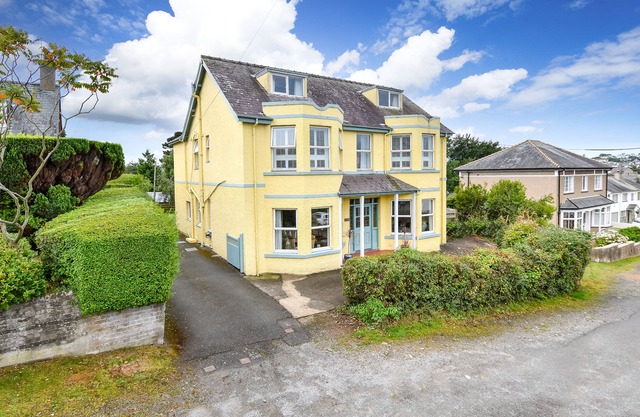 Fabulous Family House Dans le centre d'Abersoch, avec une plage utile Hutte