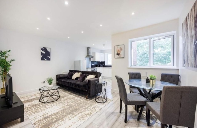 Elegant & Cozy 1BR City Centre Nr High Street by Luxiety Stays