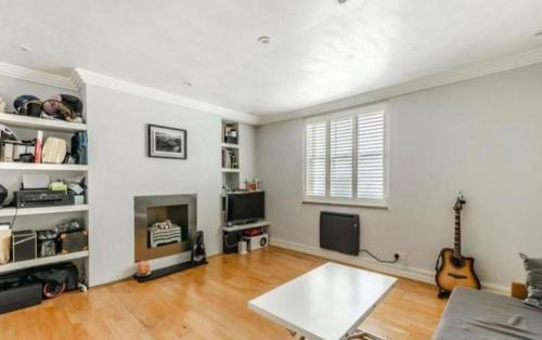 Gorgeous Sunny Chelsea Apartment