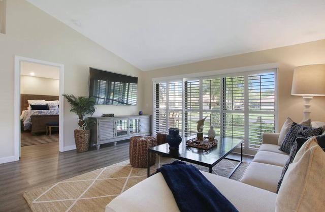 Gorgeous Townhome in the Heart of PGA National Resort & Spa w/ Private Entrance