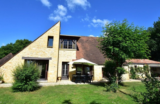 Charmante villa à Saint-Julien-de-Lampon avec terrasse