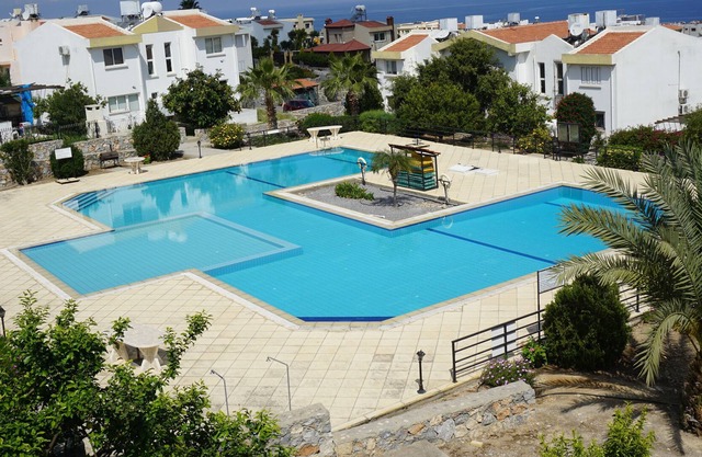 Vue magnifique. Vue mer, piscine et montagne. Çatalkoy / Girne