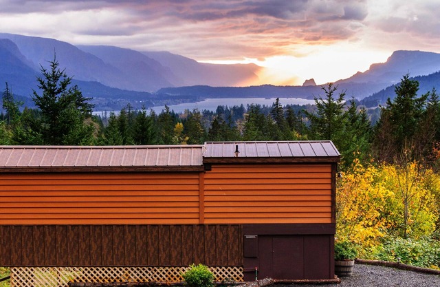 Gorgeous view Secluded Tiny Cottage, Previously only found on A-bnb