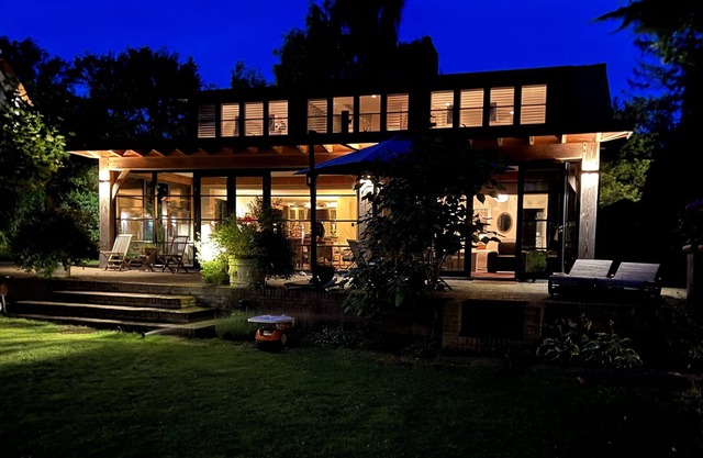 Gorgeous villa steps to romantic historic village full services and shops