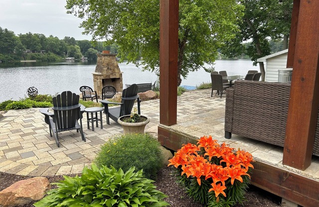 Gorgeous waterfront 4-BR home with adorable Tiny House & outdoor fireplace
