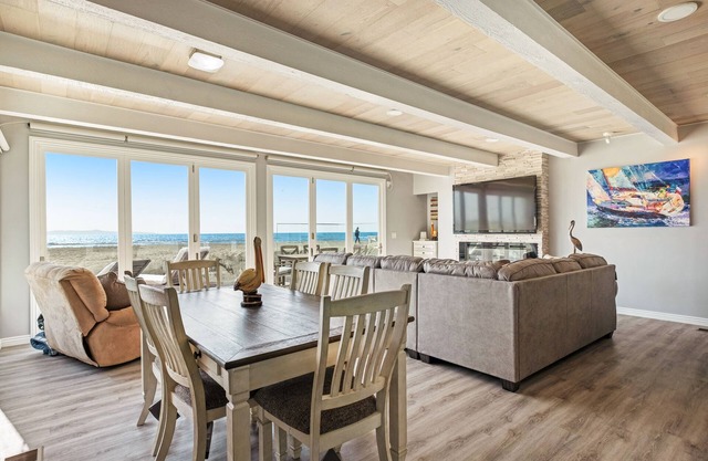 Accueil riverain magnifique w / un bain à remous privé, foyer au gaz, et accès à la plage