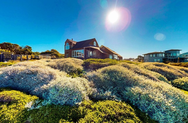 Superbe maison au bord de l'eau avec accès facile à la plage, Wi-Fi gratuit et plus encore!