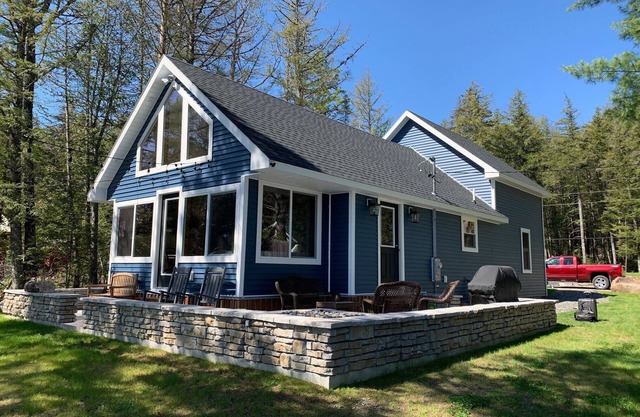 Gorgeous Yr-Round Lake House w/2 Master BRs & Loft