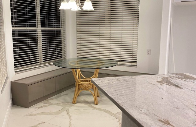 Gorgeously remodeled Lexington CC first floor Golf condo