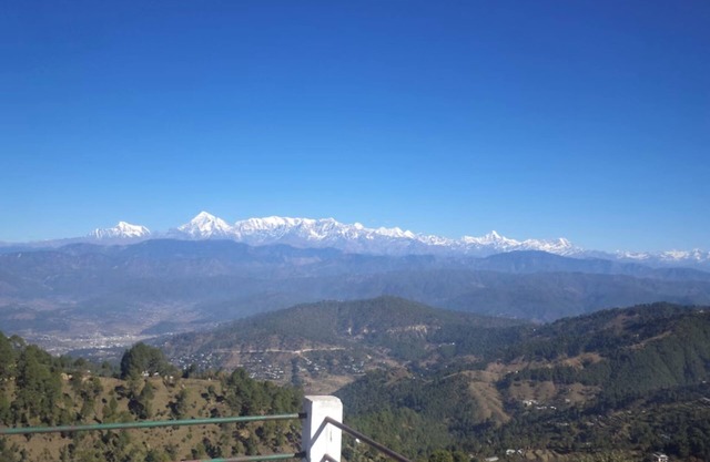 Goroomgo Snow View Guest House Kausani