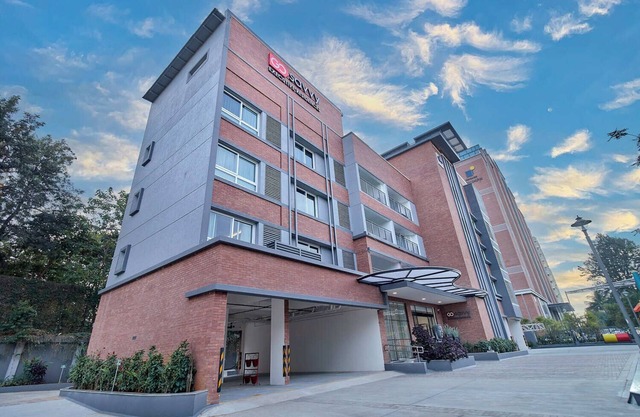 GoSavvy Executive Residences - Three Bedroom Apartments.
