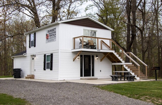 GOTL Joe’s Bungalow - Sunset Vacation Rental
