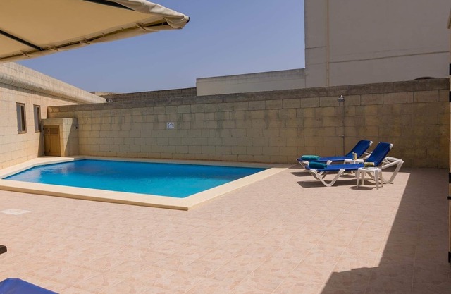 Gozo Inn Cittadella pour 9 personnes avec piscine privée et jardin