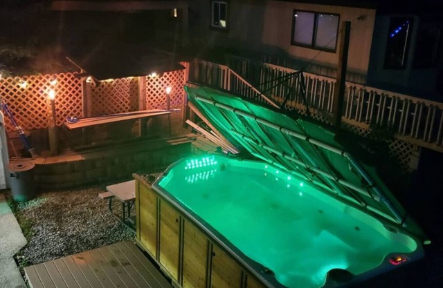 Chalet au bord du lac, quai, kayaks, foyer de swimspa! Parfait pour une famille avec des enfants.