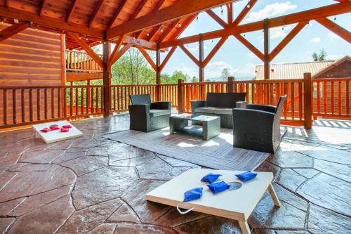 Grace HideawayHUGESleeps20 Pool Hot Tub Games