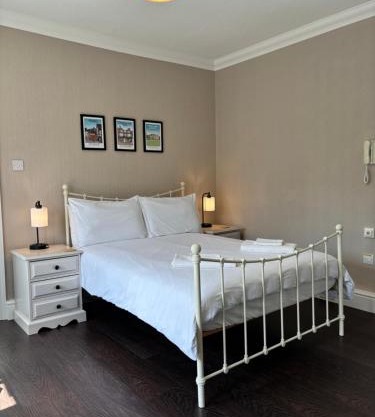 Grace's Guesthouse Room 1