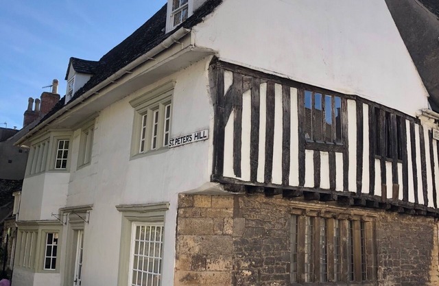 Cottage de caractère médiéval dans le centre de Stamford. Superbes caractéristiques d'époque.