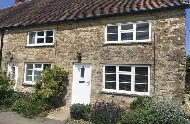 Cottage classé Grade II dans le village pittoresque d'Evenley, près de Brackley.