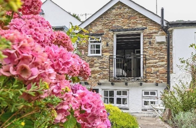 Grade II listed Fisherman Cottage, West Looe with Log Burner ⭐️