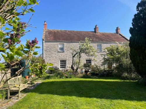 Grade II Listed House Tranquil Garden & Parking