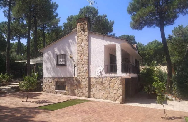 Gran Jaguar rural chalet in Entrepinos, in Sierra Oeste