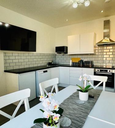 Granada Apartments Holmfield Rd