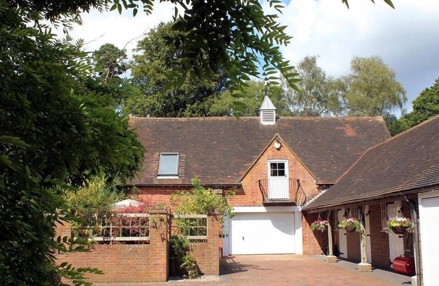 GRANARY COTTAGE, avec un jardin à Royal Tunbridge Wells, Ref 988999
