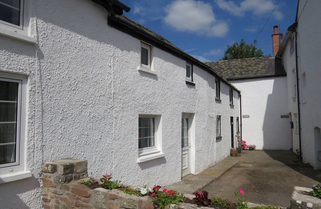 Pretty Riverside Cottage - Llangynidr, Crickhowell, Brecon Beacons