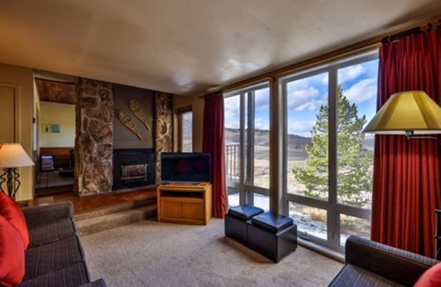Granby Ranch, 2 BR, near Winter Park. Slopeside. Sleeps 8.