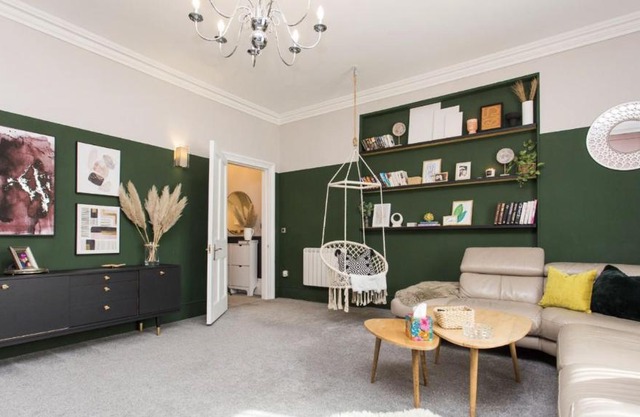 Grand Apartment in Historic Building with Free Parking