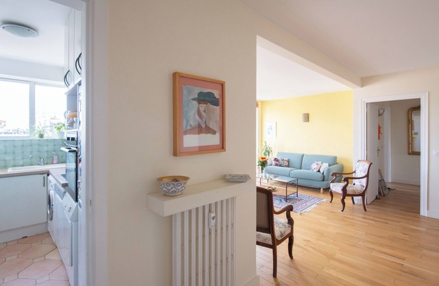 Grand appartement lumineux avec vue exceptionnelle. Proche de la Tour Eiffel.