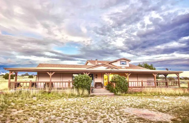 Grand Canyon Ranch near South Rim with FREE EV-charging