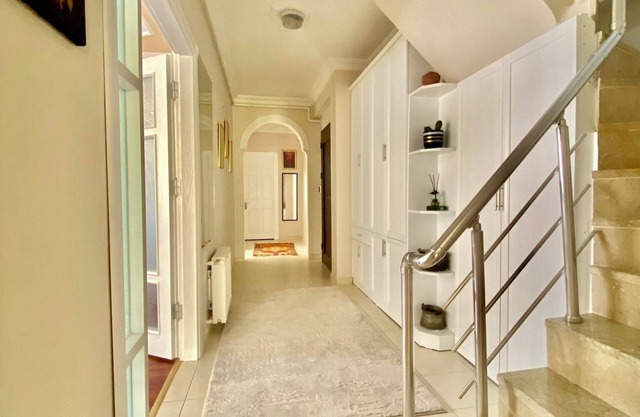 Grand, Deluxe Pvt Room with Workspace & En-Suite, near Konyaaltı Beach