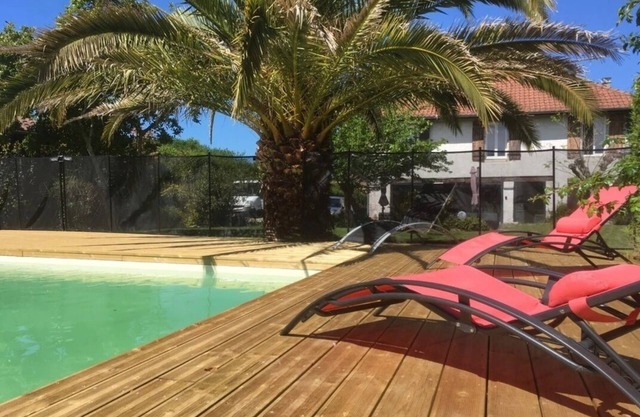 L ouvroir gite pour 20 personnes avec piscine a 15min des plages de Capbreton
