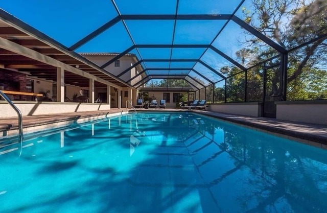 Grand Hacienda- Family Fun House, Sleeps up to 32!