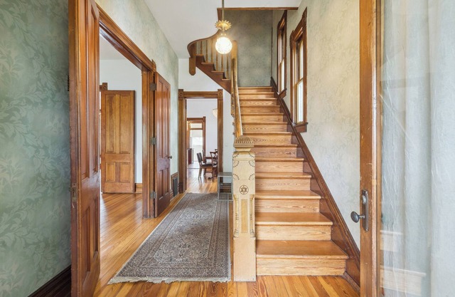 Beautiful 4 bed, 3 bath, heart of Denver, 2 blocks to City Park, free parking