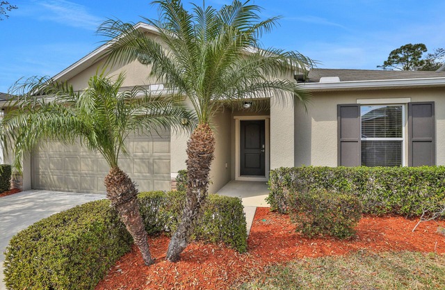 Grand home with private screened pool, grill, streaming, W/D, & AC