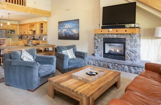 Grand Lodge 29 at the Official Collins Lake Resort