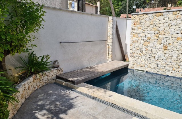 Grand loft moderne avec Piscine aux Portes des Cévennes !