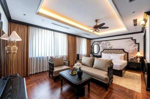 Grand Luxury Hotel - 24 Hours stay