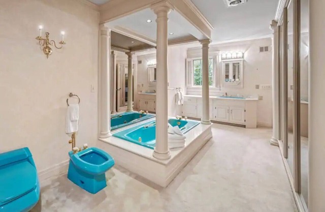 Grand Manor Retreat/Indoor Heated Pool - 10 Acre